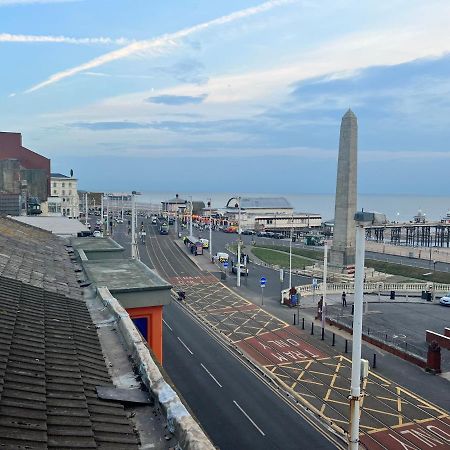 Town Center Large 2 Bedroom Apartment- Sleeps Up To 6 - Dogs Welcome - 2 Minutes From Train Station Blackpool Exterior foto